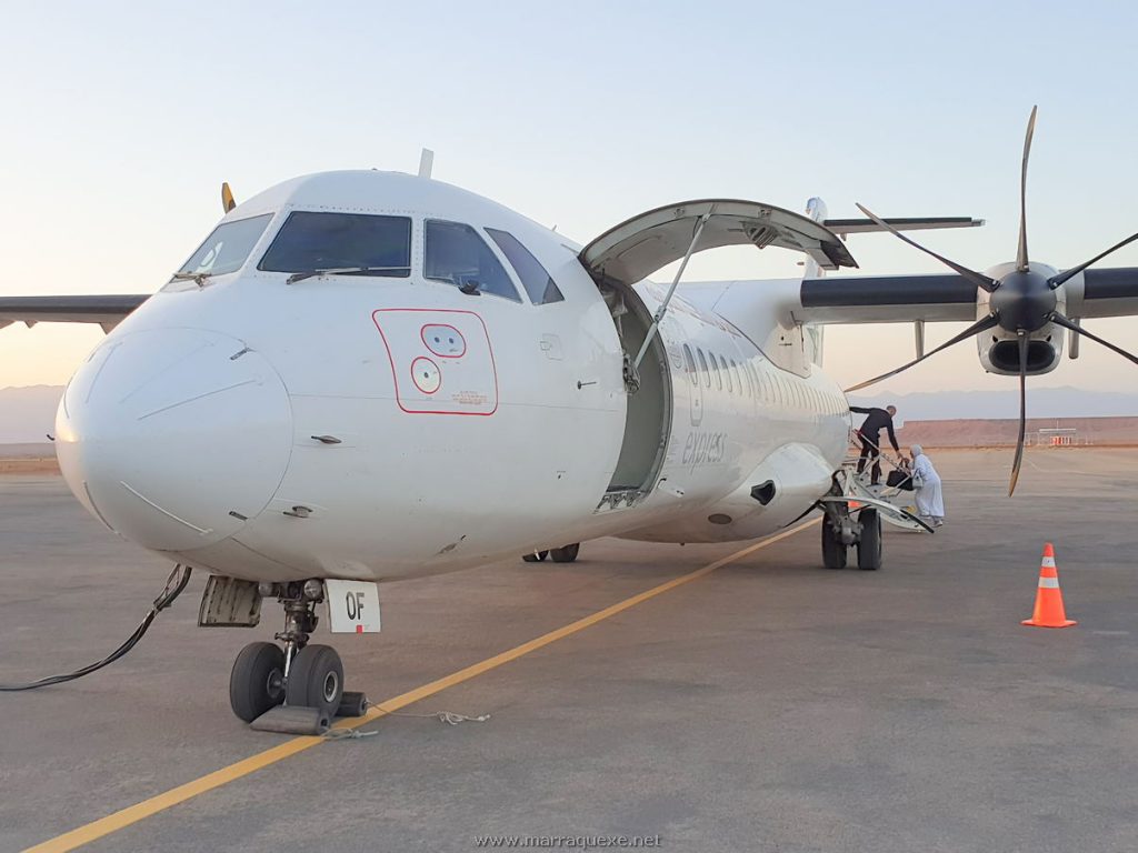 Avião da Royal Air Maroc no aeroporto de Ouarzazate